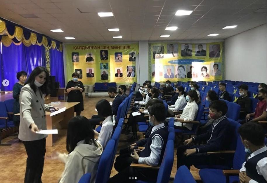 Шығыс Қазақстан университетінің өкілдері 9-11сынып оқушыларына кәсіптік бағдар беру жұмыстарын жүргізді.